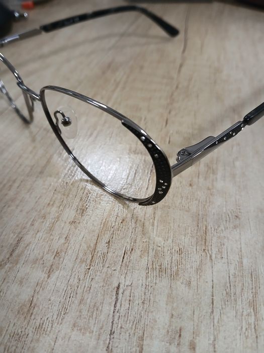 Рамка за очила, нова