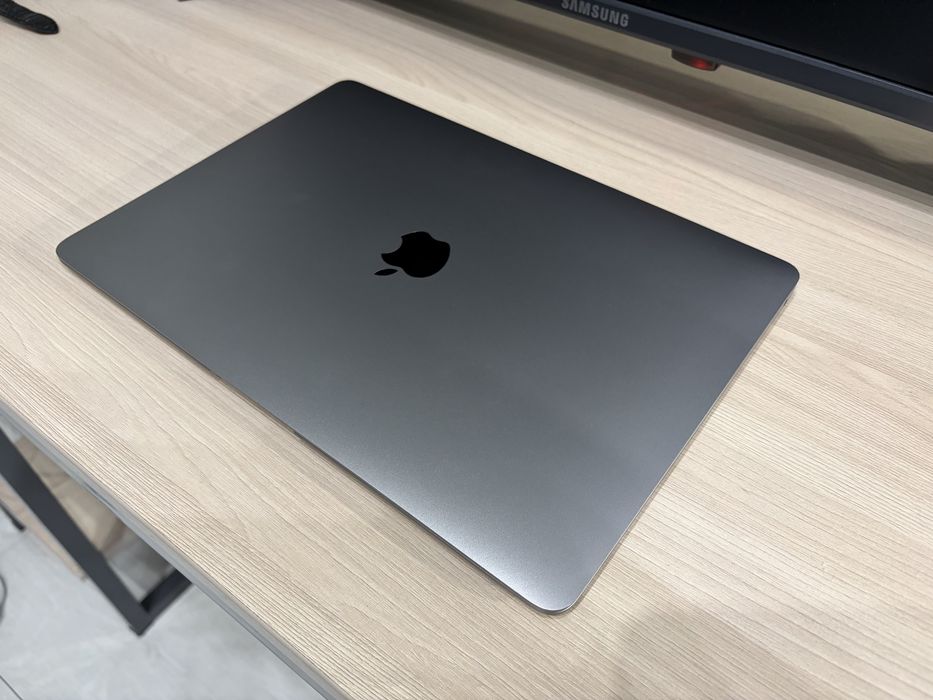 MacBook M1 2020 8/256
