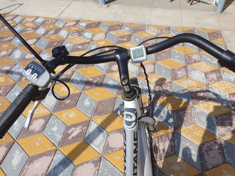 Vând bicicletă DAMA ,electrică GITANE. Motor Panasonic