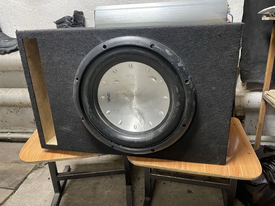 продам сабвуфер .