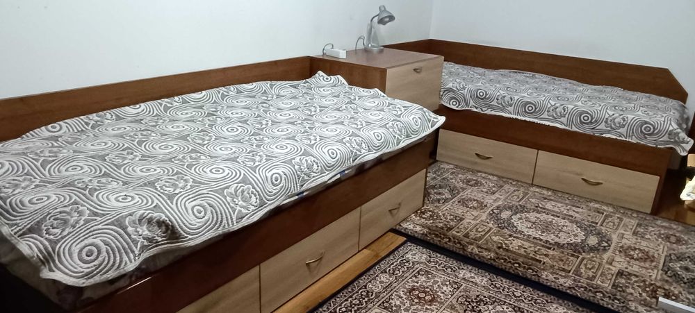 легло с матрак и чекмеджета