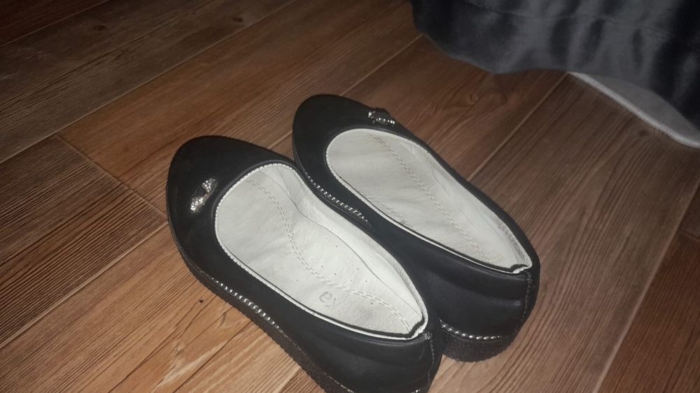 Продам туфли, кпоп карты и игрушку