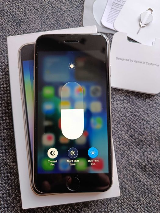 Продам IPhone SE 2022