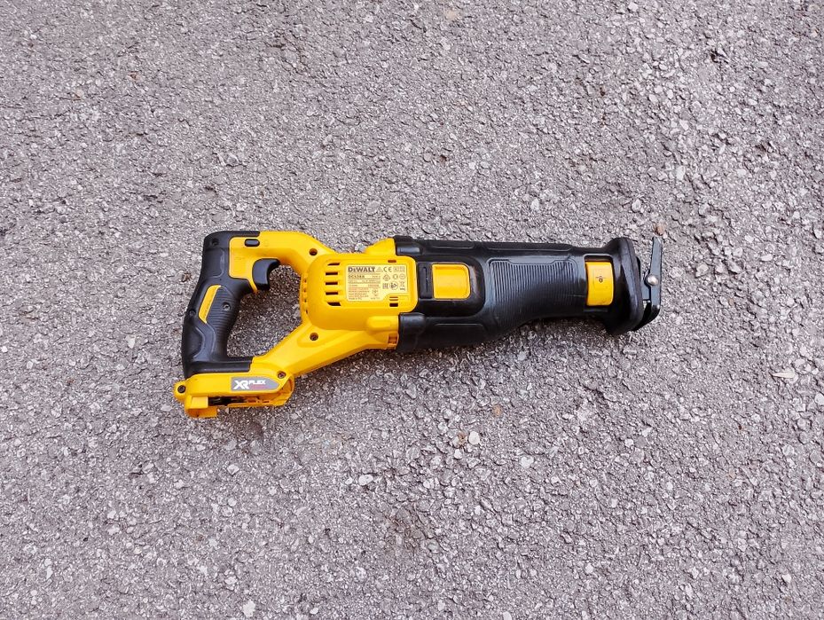 Саблен трион DeWalt 54v