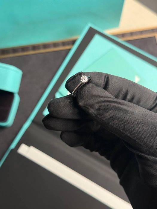 Кольцо с бриллиантом Tiffany & Co 0,30 ct