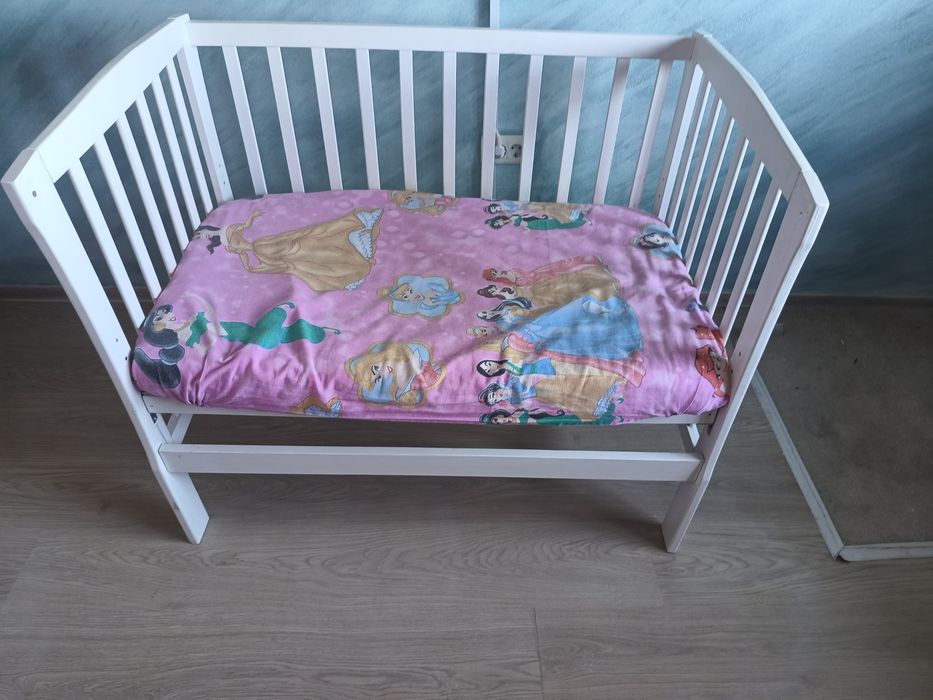 Pătuț copii în stare bună 
Saltea de cocos inclusă - curată și fără in