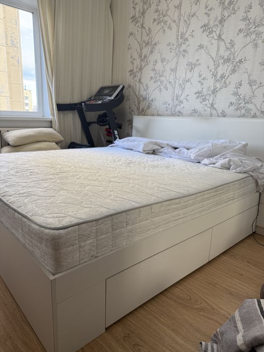 Продам кровать и стол