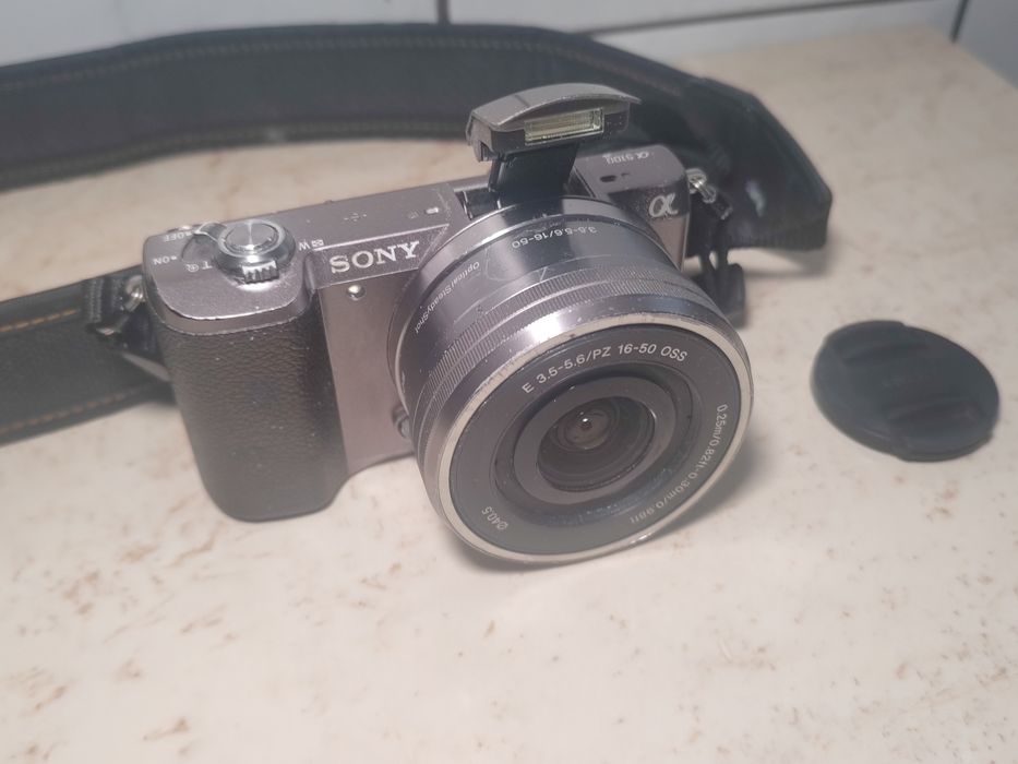 Camera mirrorless Sony A5100 kit cu obiectiv