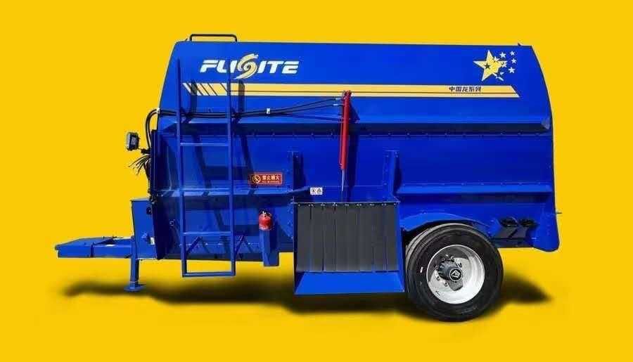 Измельчитель-смеситель кормораздатчик