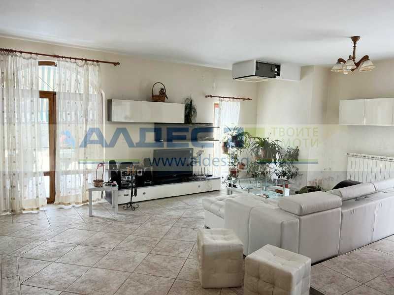 Къща-близнак под наем в Божурище