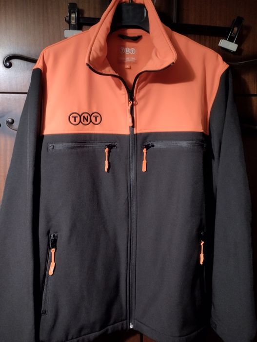 Ветроустойчиво яке с качулка Ветровка