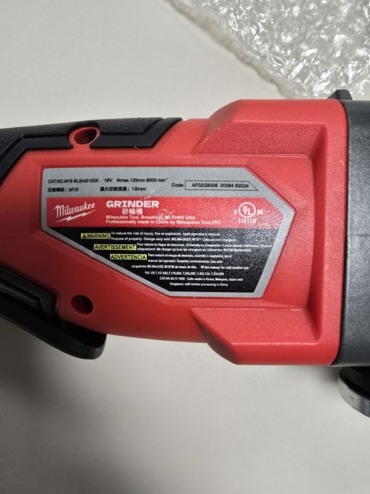 Vând polidisc / polizor unghiular milwaukee 18v