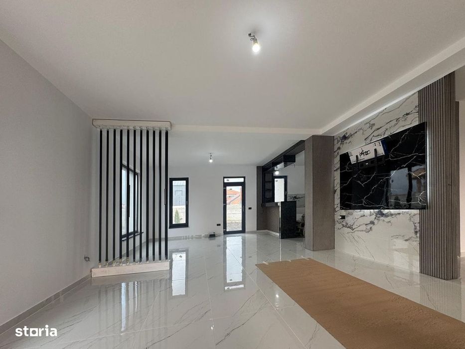 Casa Moderna Cu Vedere Panoramica Spre Munti In Cristian