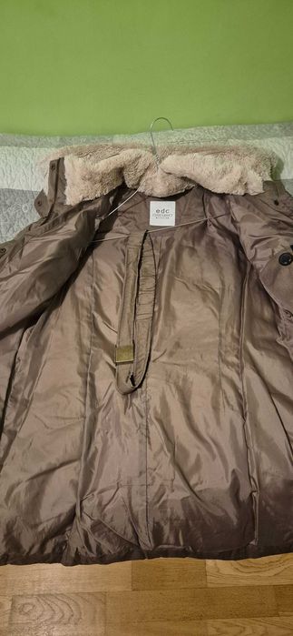 Продавам дамска зимна парка ESPRIT