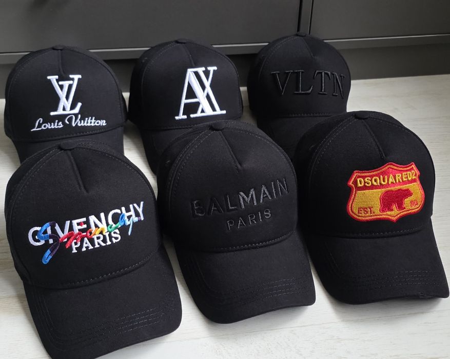 Шапка с козирка с производствени дефекти Dsquared