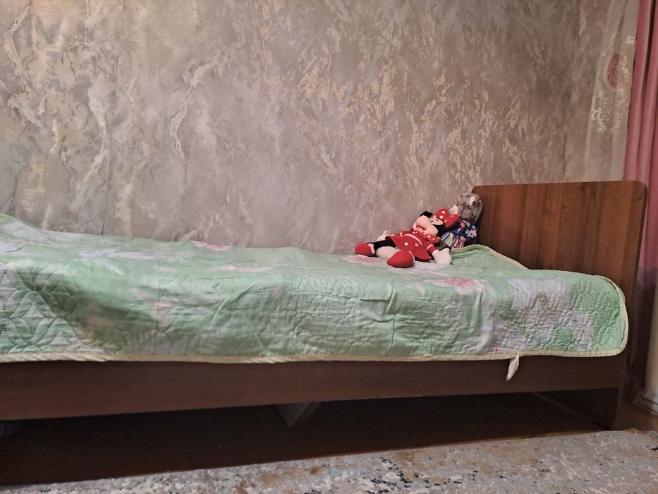 Продам кровать с матрасом