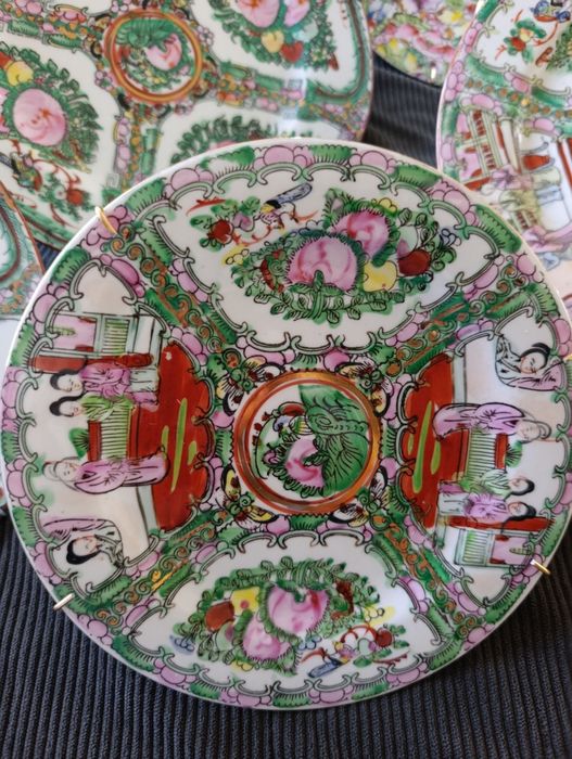 Колекция от 11 декоративни китайски порцеланови чинии – Rose Medallion China ръчно рисувани