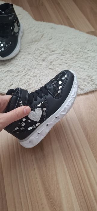 Adidași fete noi