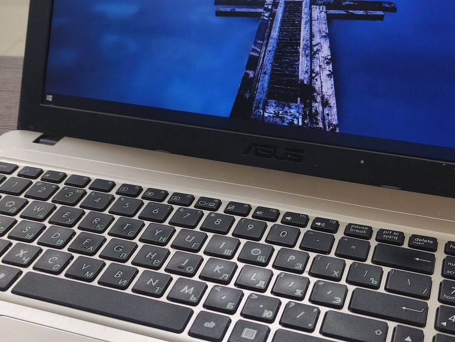 Офисный ноутбук для работы Asus