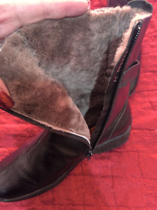 Продам новые кожаные сапожки