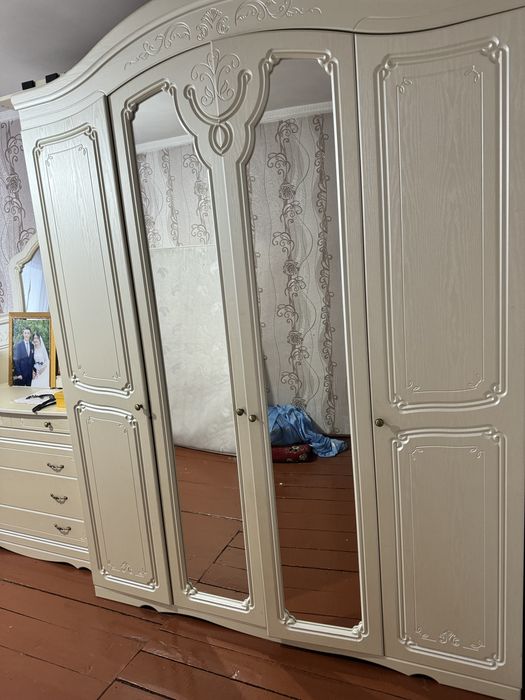 Продам спальный гарнитур