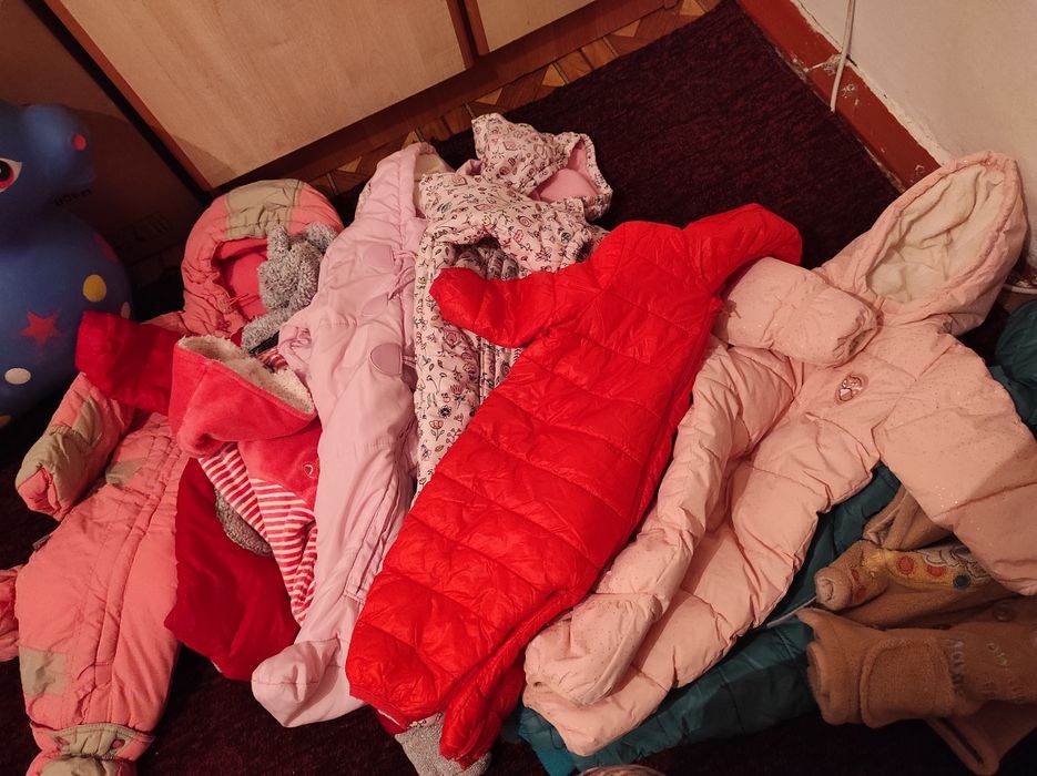 Продам комбинезоны для девочки