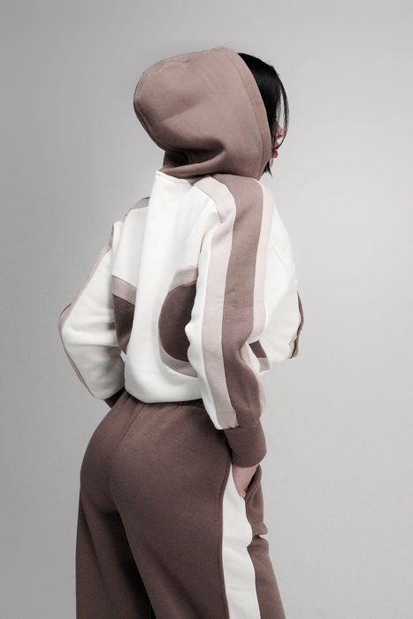 топъл спортен анцуг