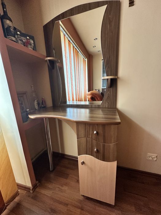 Masă de toaletă deosebită din LEMN MASIV – Măsuță machiaj cu oglindă