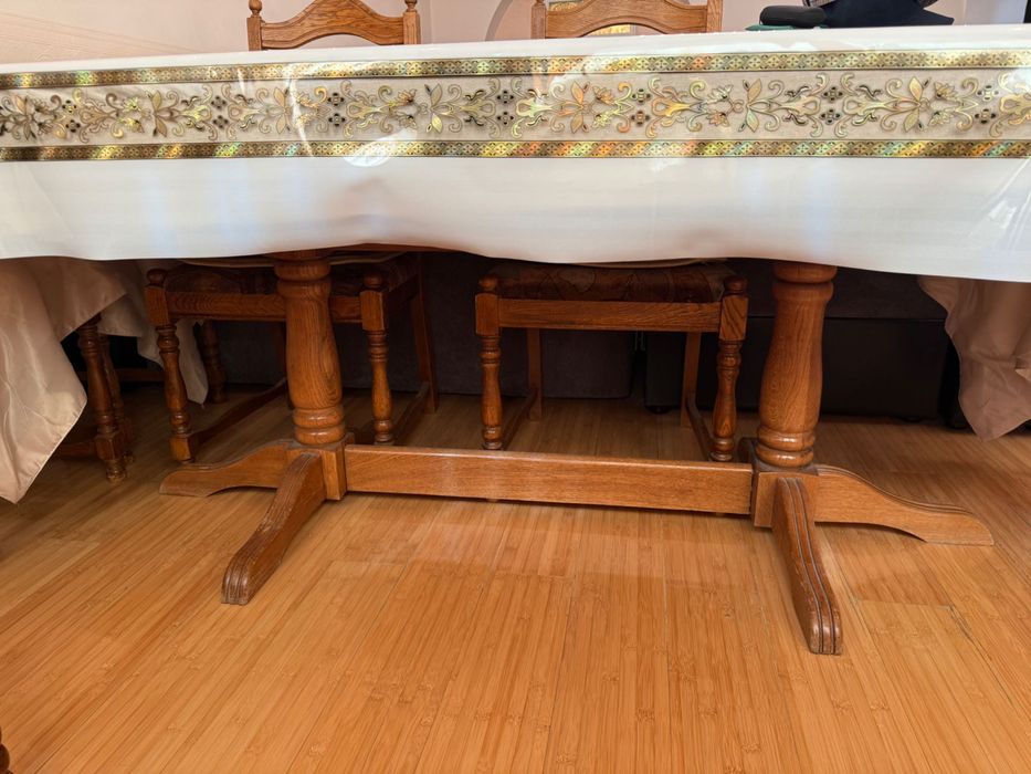 Стол со стульями