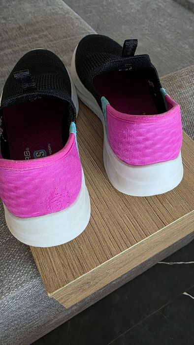 Продам детские кроссовки