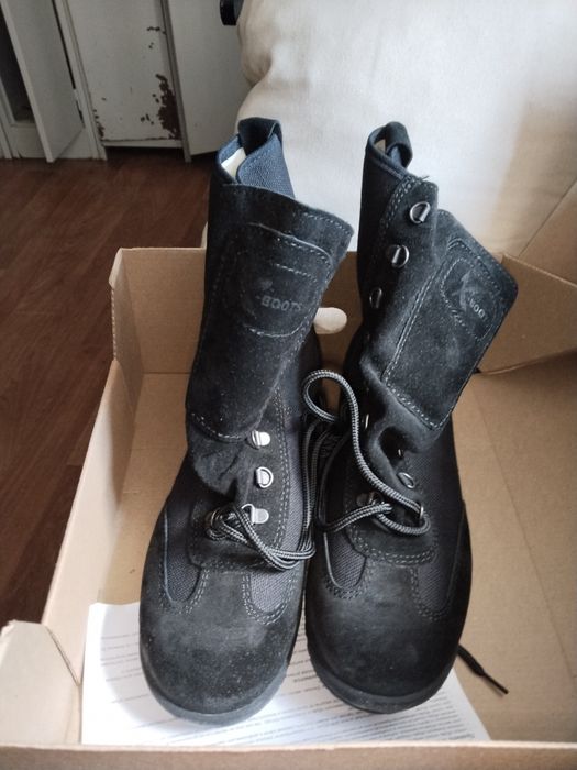Продам обувь,берцы летние, чёрные, новые.