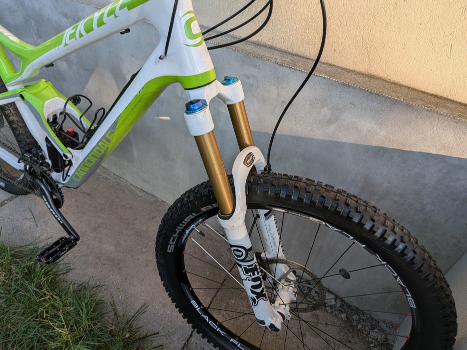 Biciclete full suspension si dirt