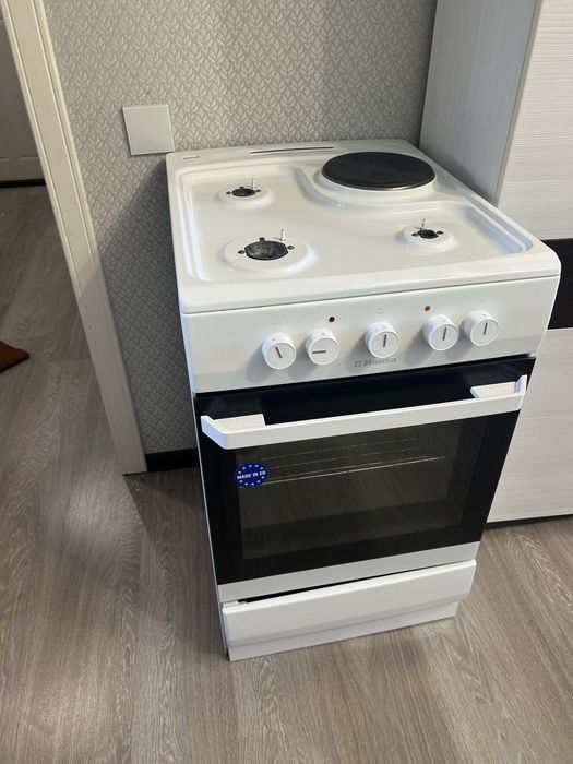 Продам газ плиту с эл. Блином
