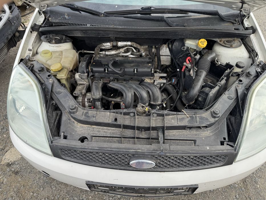 Ford Fiesta 1.6i 16v 100hp 2004г На Части