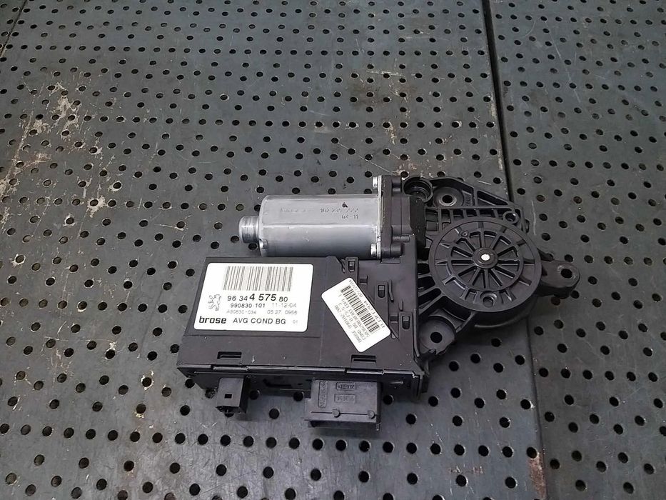 Motoras macara stanga fata peugeot 307 sw 9634457580