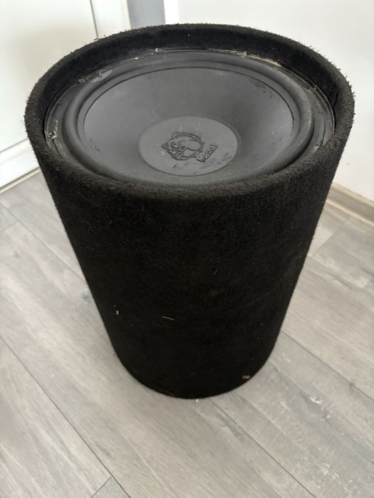 Vand difuzor de bass auto  Nu trimit in țară