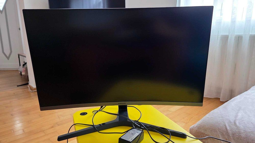 Monitor Samsung 27" curbat