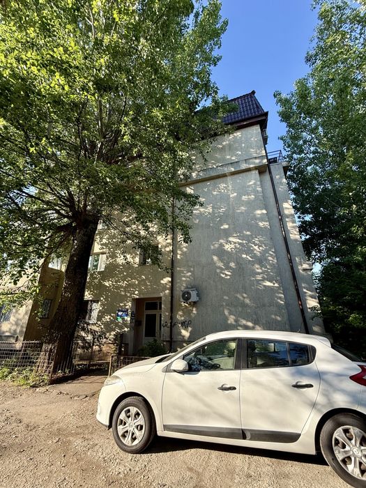 Apartament 3 camere, Pacii