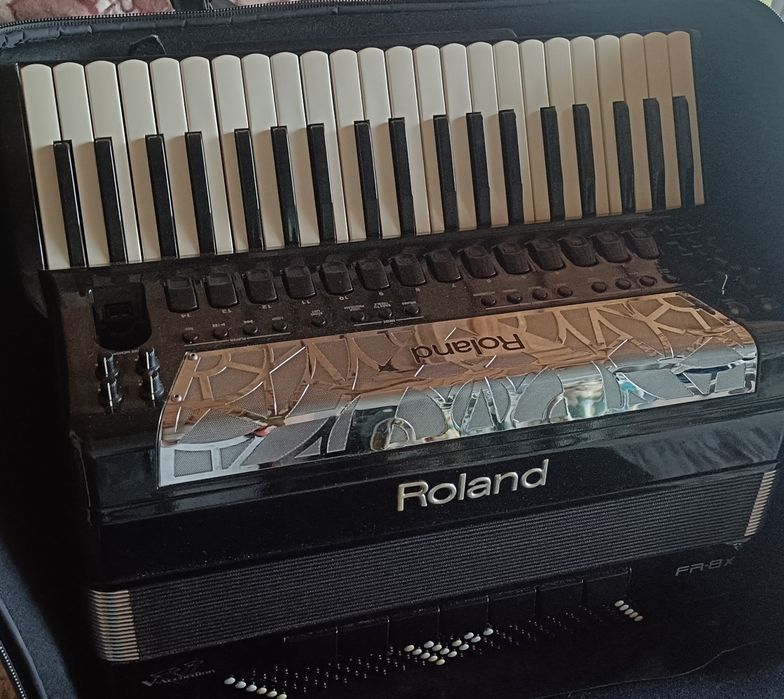 Roland fr 8x  in stare excelenta