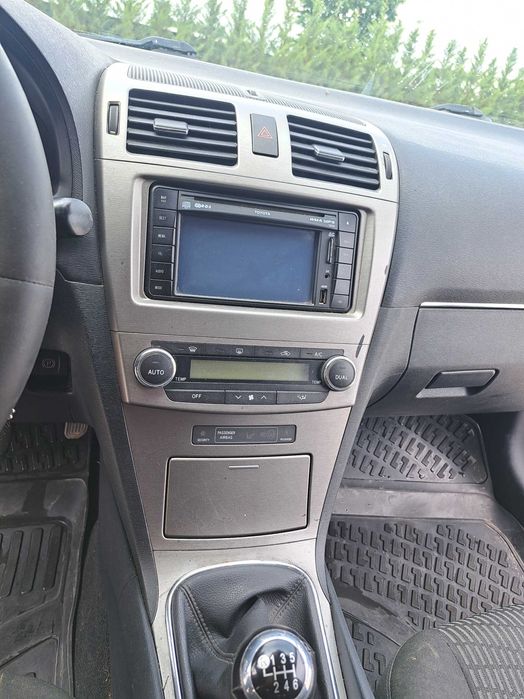 Toyota avensis  2012