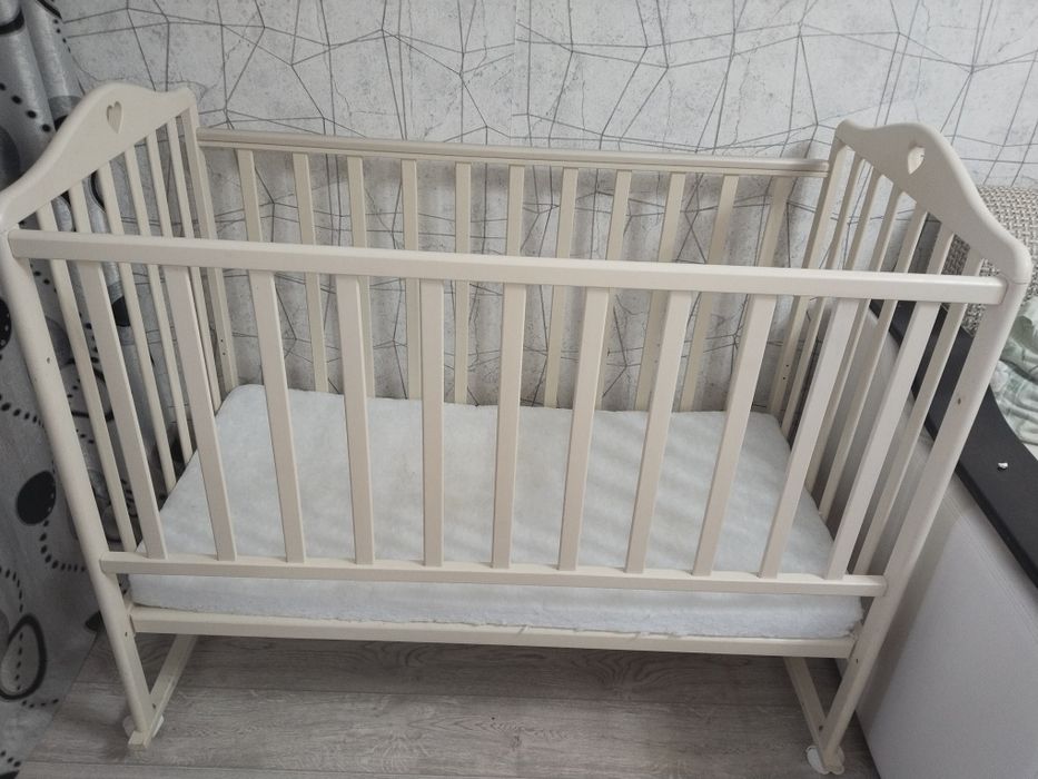 Продам детскую кроватку