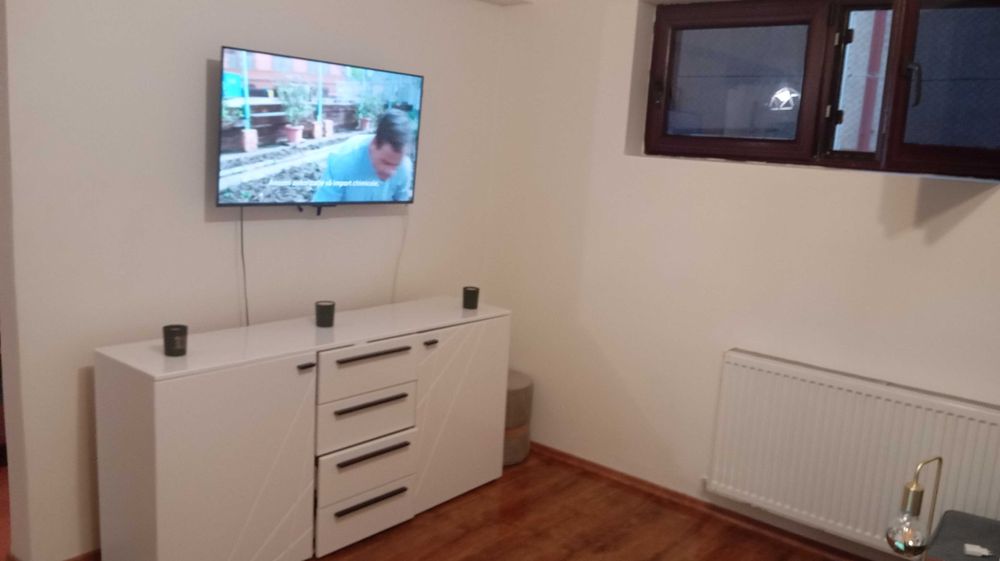 Inchiriez apartament doua camere!