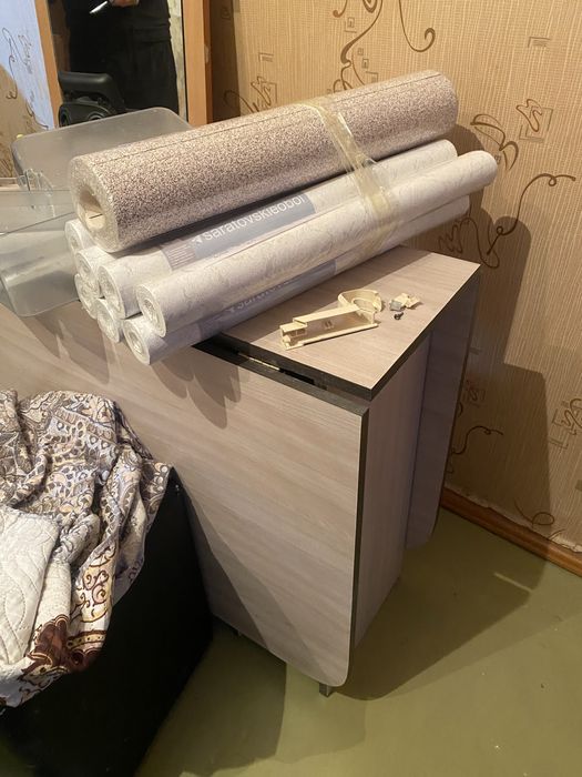 Стол пинал для комнаты или кухни