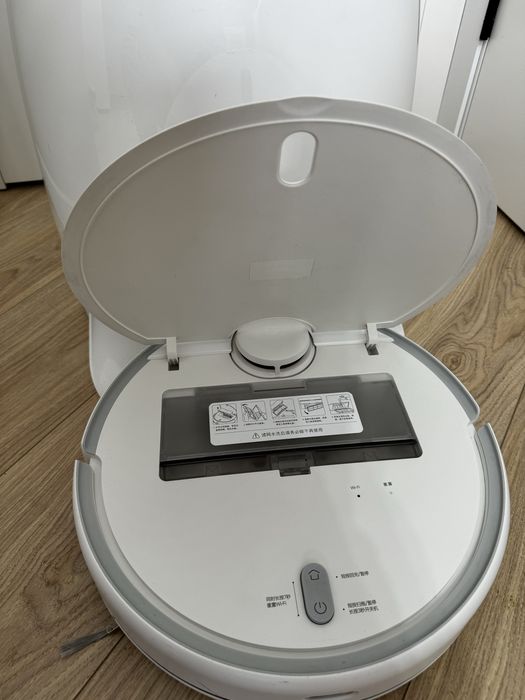 Робот пылесос (xiaomi) моет-пылесосит сам очищается