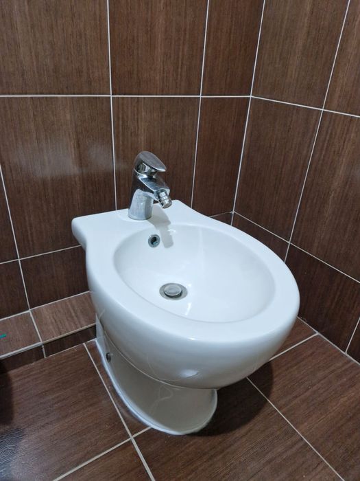 Продам биде с краном