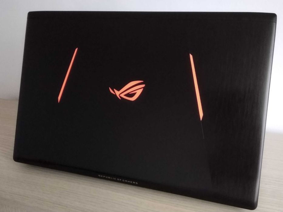 laptop ASUS INTEL I7 GAMING ecran MARE IPS 17.3 inch placa video dedicata NVIDIA 16GB ram 2 placi video SSD nvme WINDOWS 11 ASUS ROG STRIX