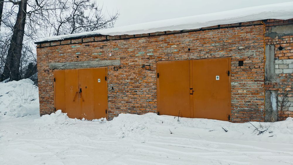 Продам два гаража под одной крышей