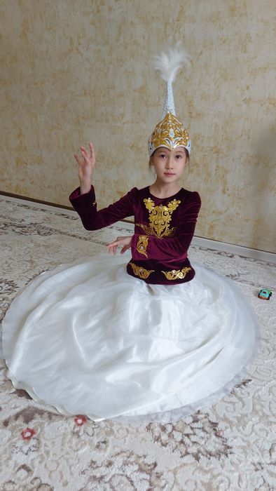 Продам платье на 8-9 лет