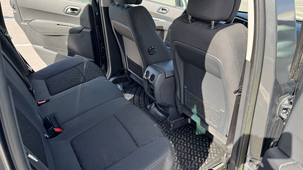 Продавам PEUGEOT 3008 HDI