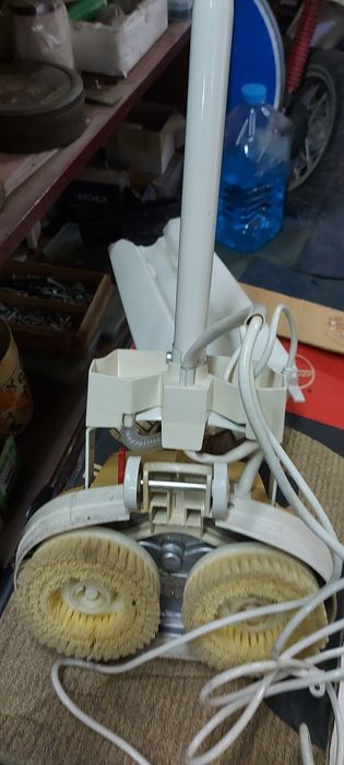 Машина за почистване на под